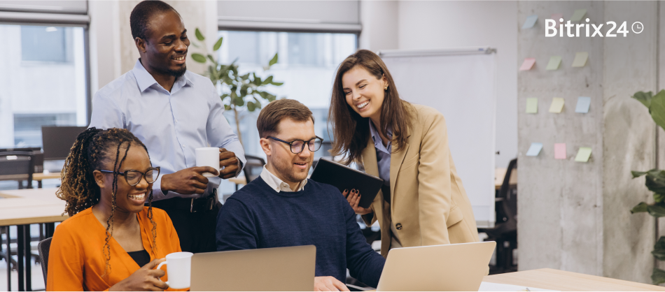 Imagina un proyecto que requiere diferentes habilidades, como el lanzamiento de un nuevo producto. Un equipo interfuncional reúne a empleados de distintos departamentos —ventas, marketing, contabilidad, legal— para trabajar juntos en ese objetivo específico. Lo interesante es que los miembros mantienen sus roles originales en la empresa mientras colaboran en este proyecto compartido.