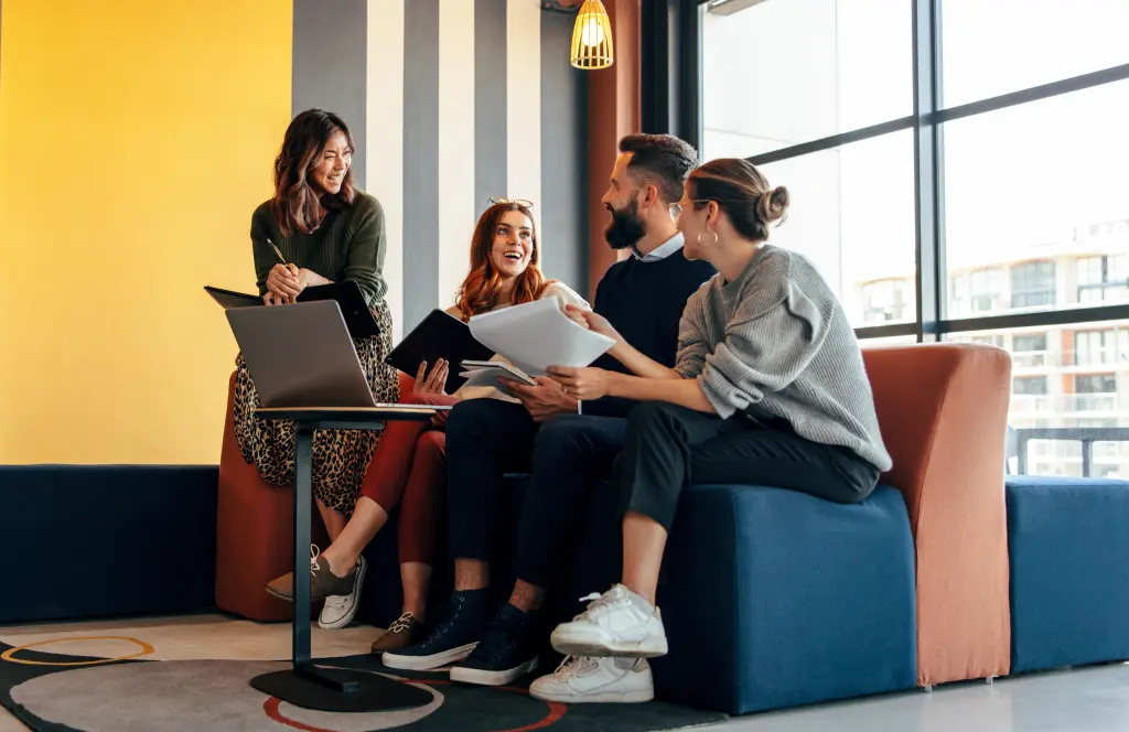 6 formas de impulsar la colaboración entre empleados sin reuniones presenciales