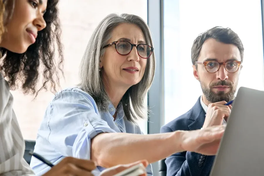 Cómo superar las barreras de comunicación en equipos diversos