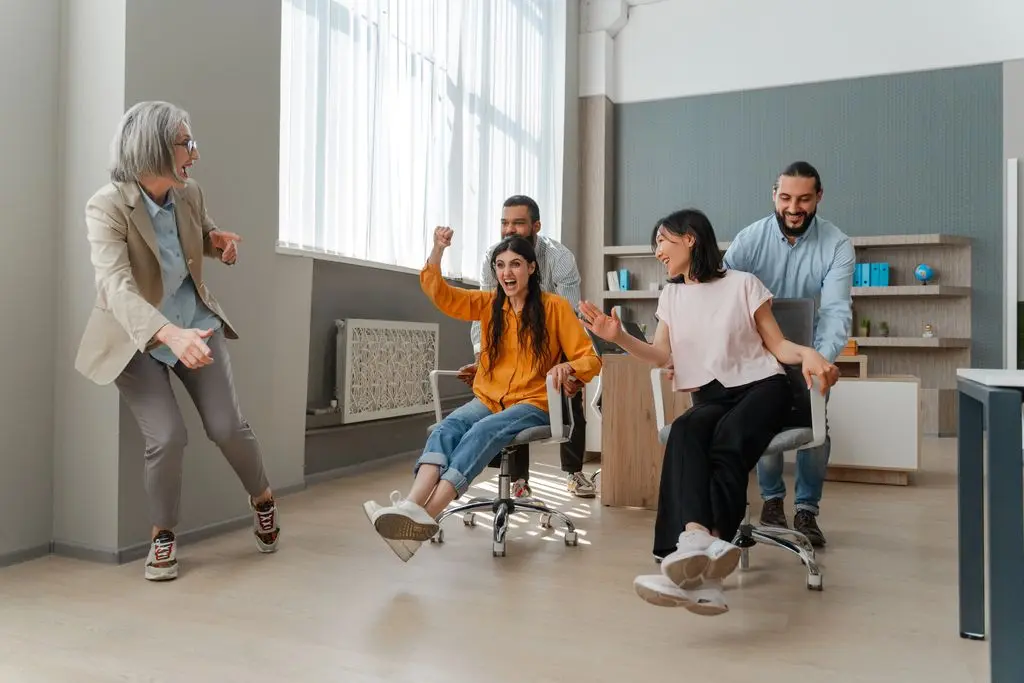 Cómo colaborar con éxito en equipos multigeneracionales en el entorno laboral actual