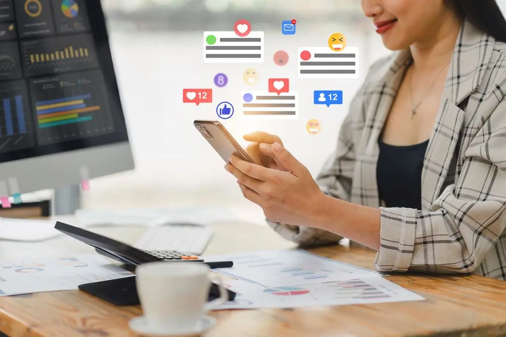 ¿Qué es mejor para la comunicación interna? Chat vs Email