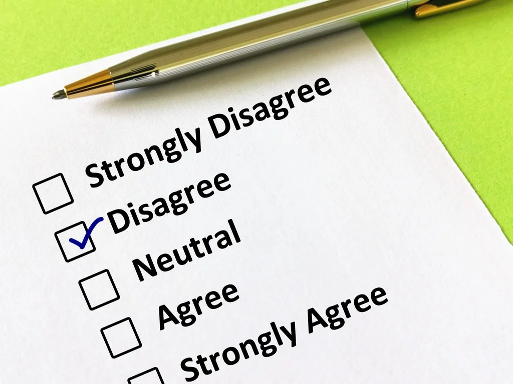 shutterstock_1837282309.jpg Escala de Likert: mejora tus encuestas de satisfacción al cliente