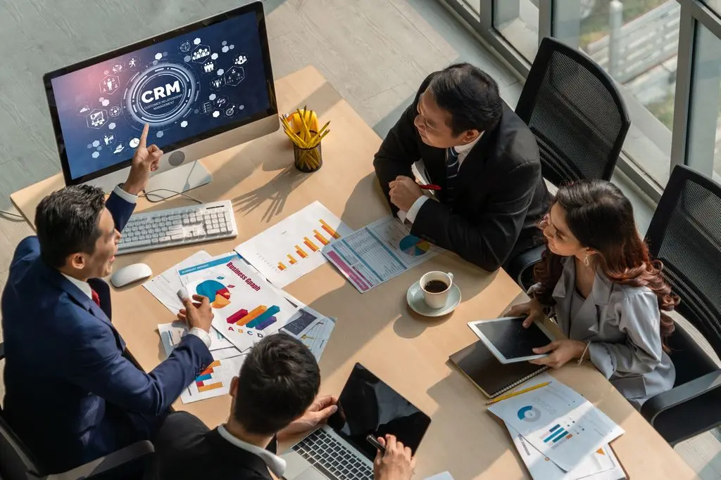 Bitrix24 vs Zoho: ¿Cuál CRM es mejor para tu organización?
