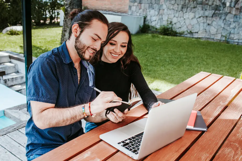 Herramientas esenciales para la colaboración remota y el crecimiento empresarial en Latinoamérica