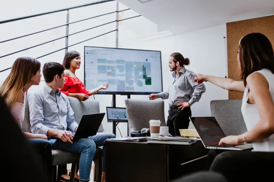 Migración digital: cómo mover archivos y conversaciones a un nuevo espacio de trabajo en 5 etapas