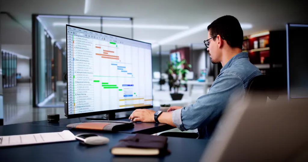 Uso efectivo de pizarras digitales en equipos híbridos 
